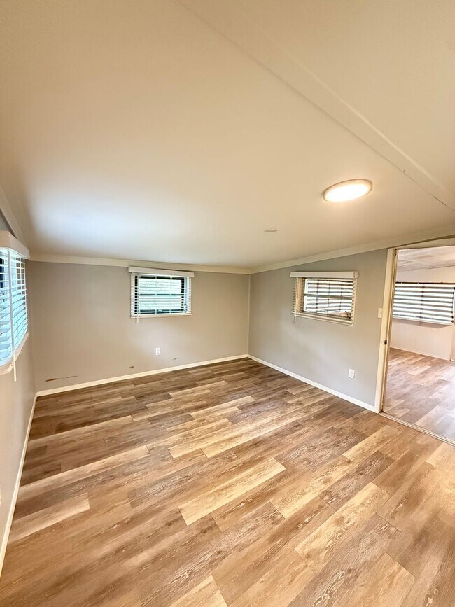 Building Photo - Brick Ranch in North Hall