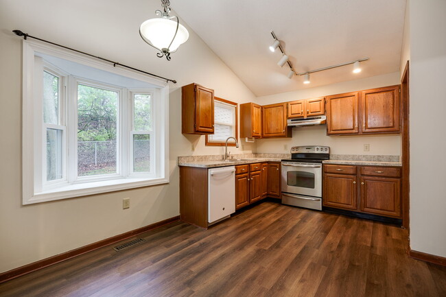 Building Photo - 4527 Williamsport Dr