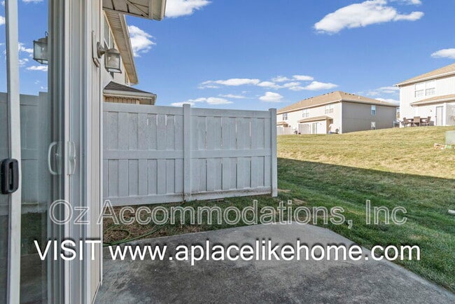 Building Photo - 803 SW Imperial Ln