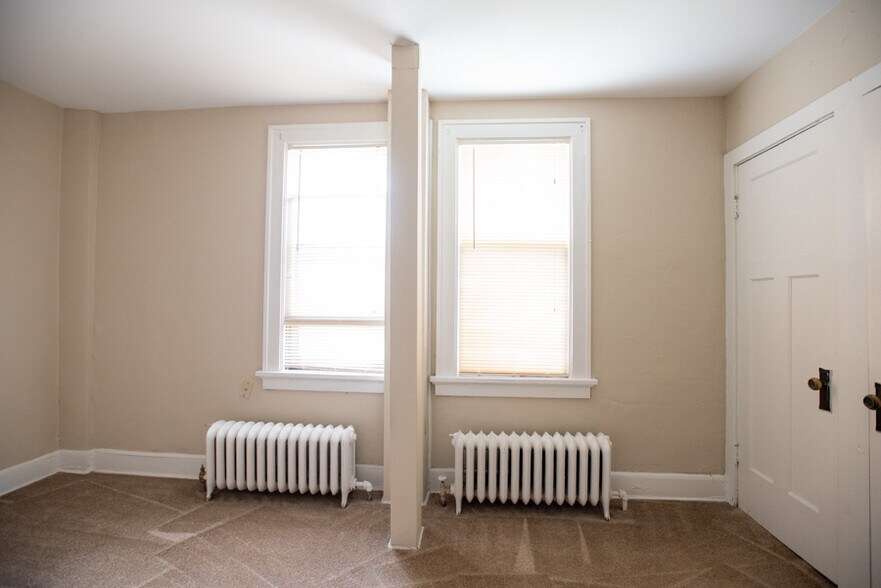 Building Photo - 1603 N Van Buren St