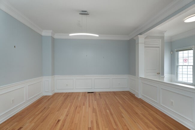 Building Photo - 33 Maidenhead Rd