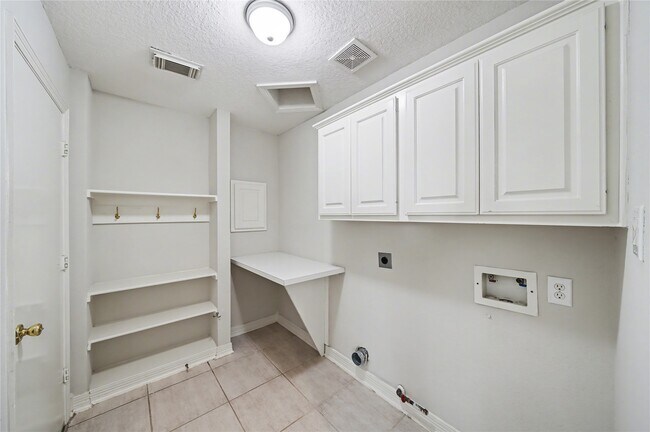 Building Photo - 5807 Bayberry Way