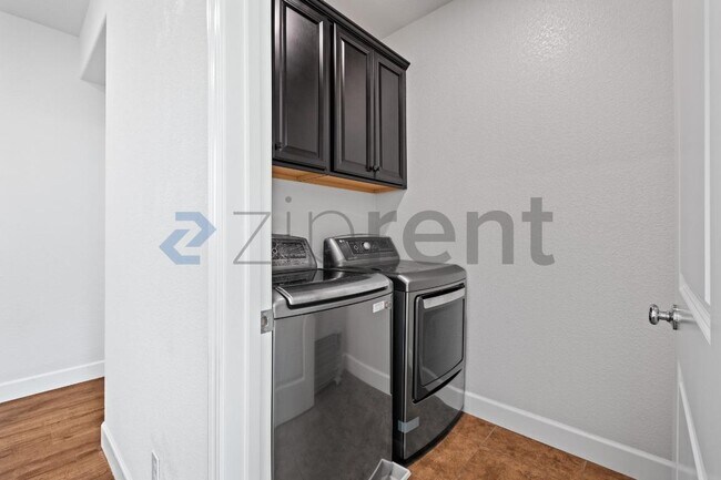 Building Photo - 2060 Salice Wy