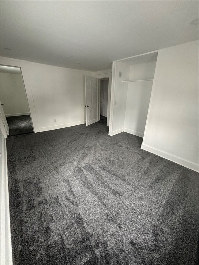 Building Photo - 420 W 5th St