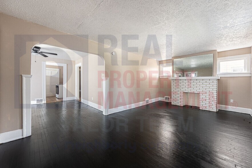 Building Photo - 15714 Huntmere Ave