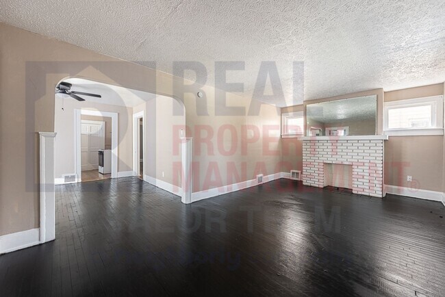 Building Photo - 15714 Huntmere Ave