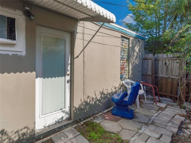 Building Photo - 2808 Clinton St S