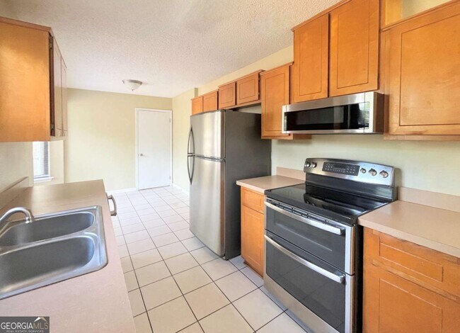 Building Photo - 317 Lake View Dr