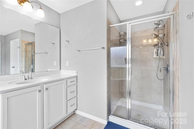 Building Photo - 5829 Dinsmore Ln