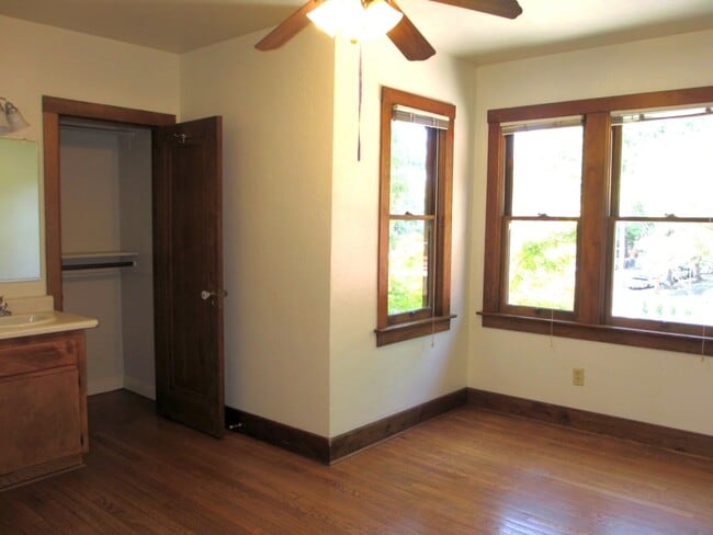 Building Photo - ROOMMATE NEEDED!!!  Beautiful  5+ Bedrooms steps to campus and downtown