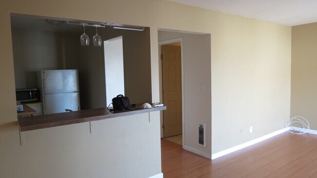 Building Photo - 3242 Ashford St