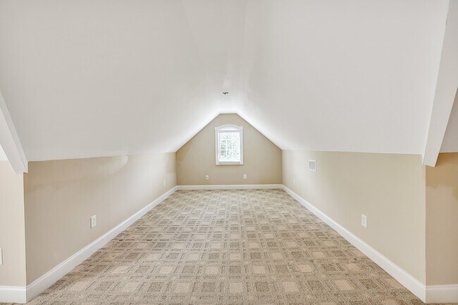 Building Photo - 614 Greene Dr