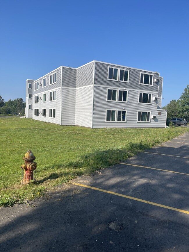 Building Photo - Beautiful Remodeled 1 Bedroom 1 Bath Apart...