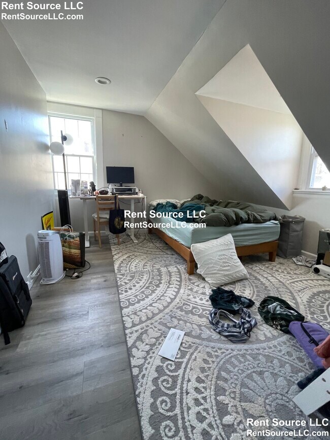 Building Photo - 73 Thorndike St