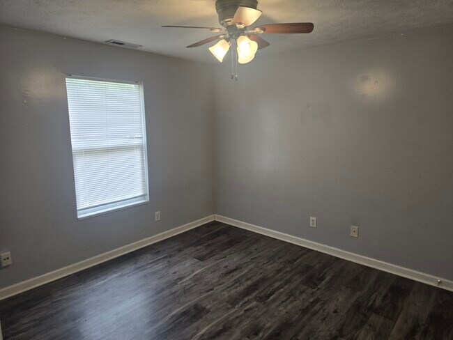 Building Photo - 1905 E Balsam Ct