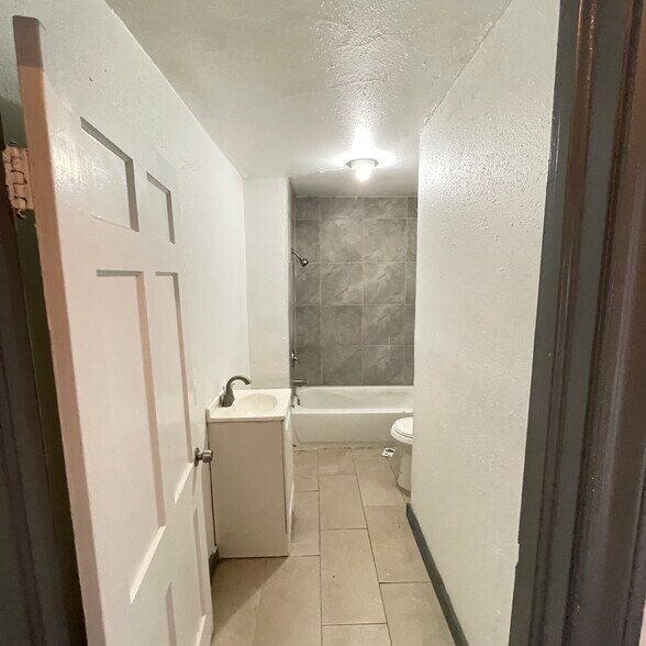 Building Photo - 208 Claremont Ave