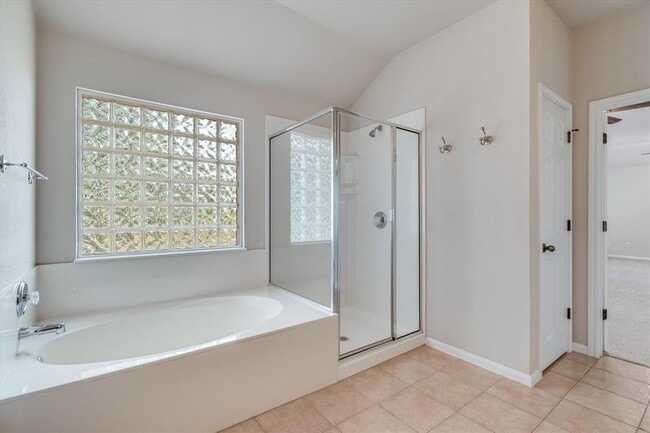 Building Photo - 4029 Lake Edge Way