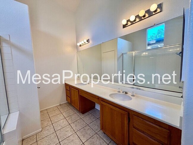 Building Photo - 14390 Hillsborough Dr