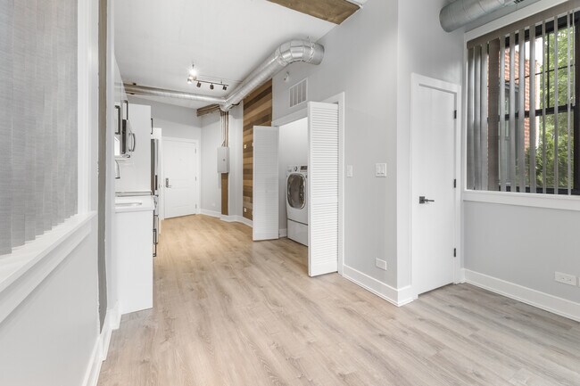 Building Photo - 7645 N Sheridan Rd