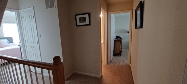 Building Photo - Luxurious And Spacious 3 Bed 2 Bath Brick ...
