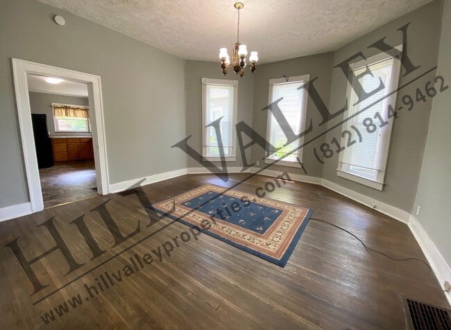 Building Photo - Three Bedroom House