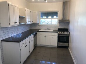 Building Photo - ******* BEAUTIFUL FRENCH NORMANDY STYLE 2BR APARTMENT *******