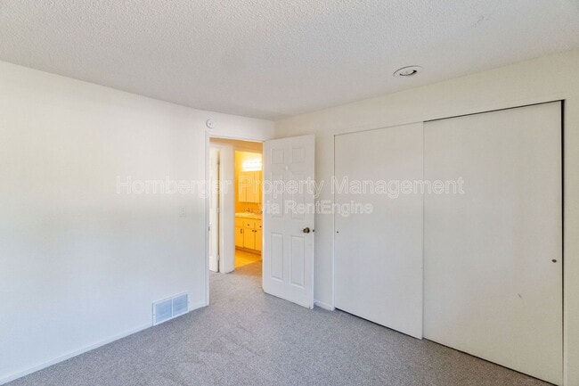 Building Photo - 10309 N Hooper Rd