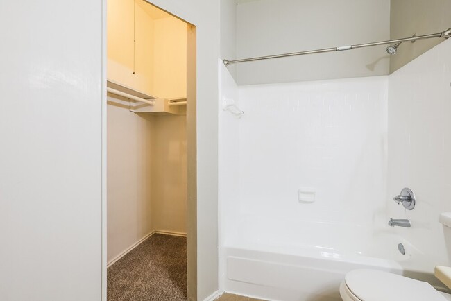 Building Photo - 8215 Eastern Bluebird Dr