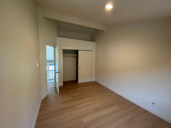 Building Photo - 3801 Beach Dr SW