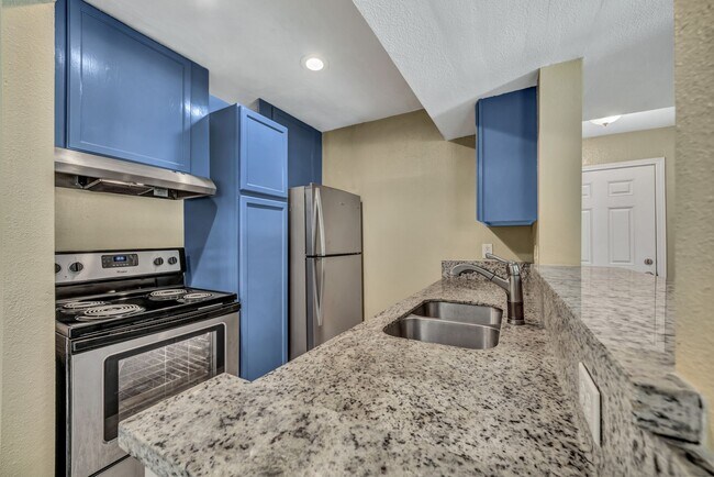 Building Photo - 770 Memorial Mews St