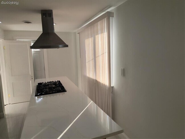 Building Photo - 18080 Westphalia St