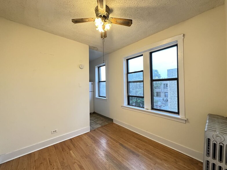 Building Photo - 1542 N Kedzie Ave