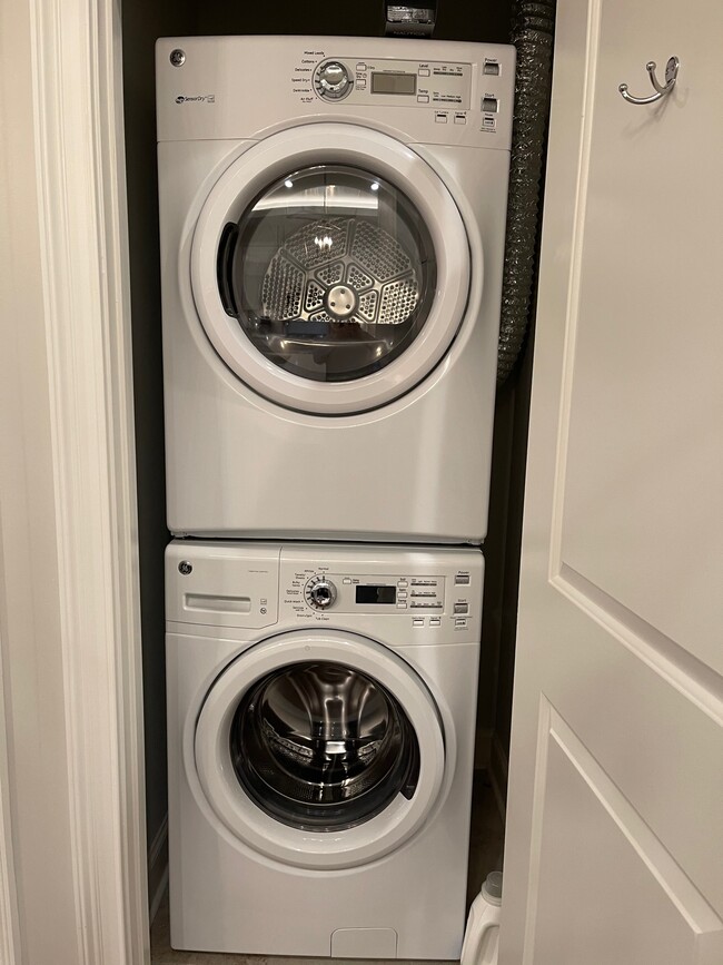 Full size washer & dryer in unit - 731 Saint Charles Ave