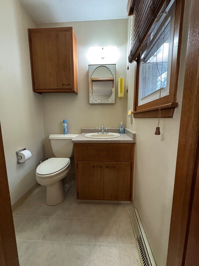 Building Photo - 202 NW Sharmin Dr