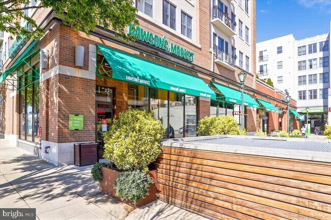 Building Photo - 4 Monroe St