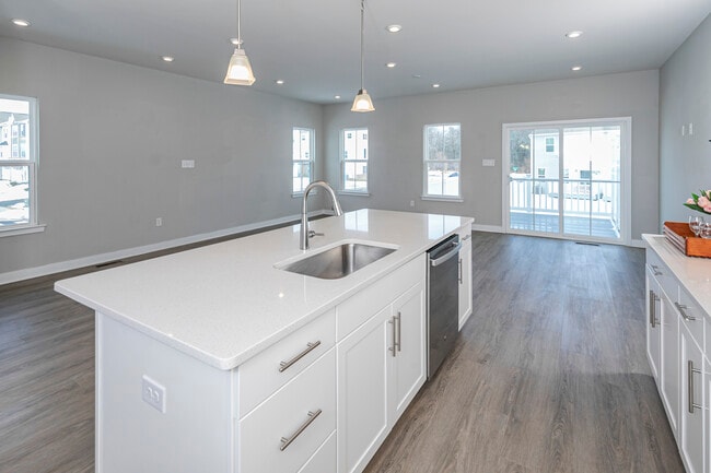 Building Photo - 2410 Lenox Dr