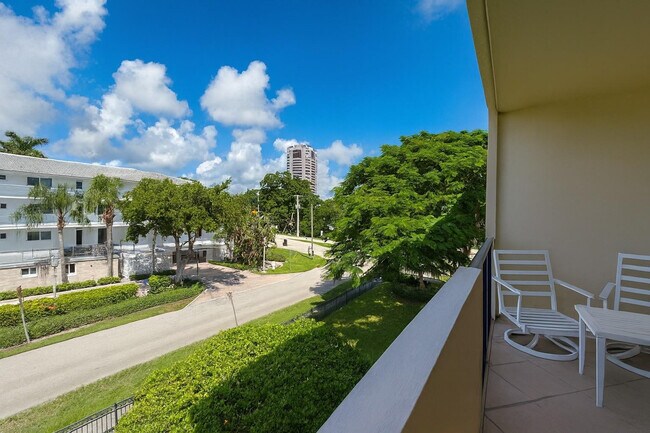 Building Photo - 1000 Spanish River Rd