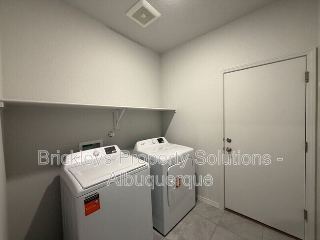 Building Photo - 6118 Chicago Dr SE