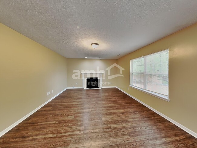 Building Photo - 127 Trails End