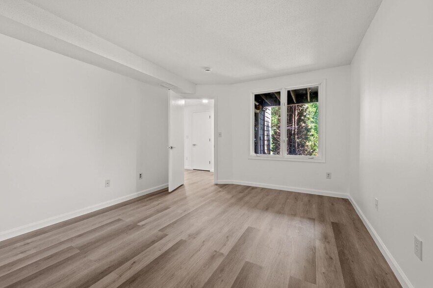 Building Photo - 20 Little Oak Ln