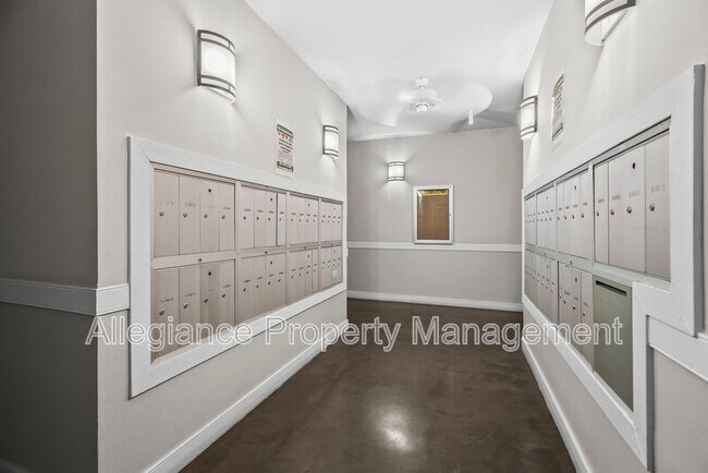 Building Photo - 12929 Centre Park Cir