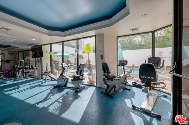 Building Photo - 10660 Wilshire Blvd