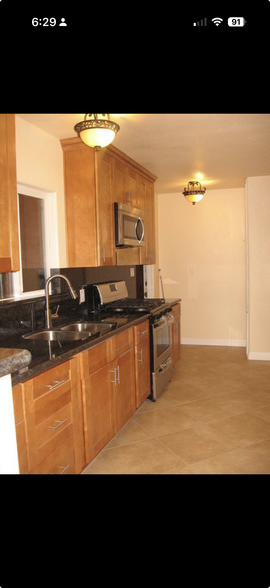 Building Photo - 1308 N Hollywood Way