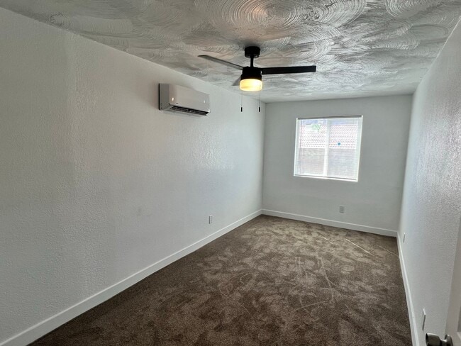 Building Photo - 2 Bedroom 1 Bath Home - Large Lot - Close to 29 Palms Marine Base