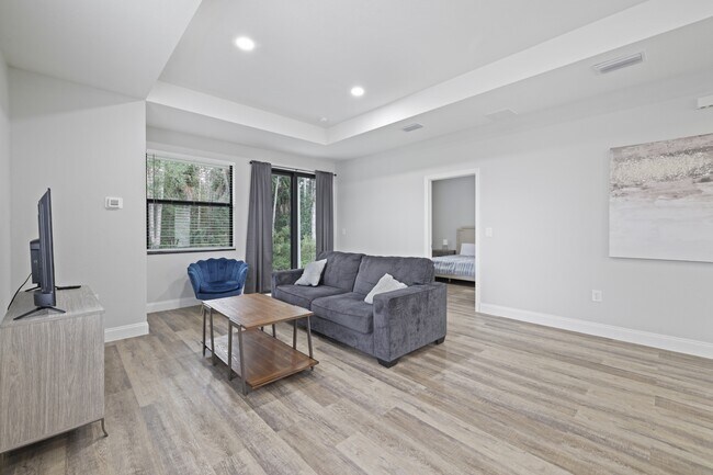 Building Photo - 1917 Lorna Ave