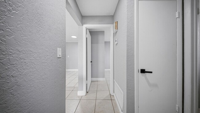 Building Photo - 4681 SW 43rd Terrace