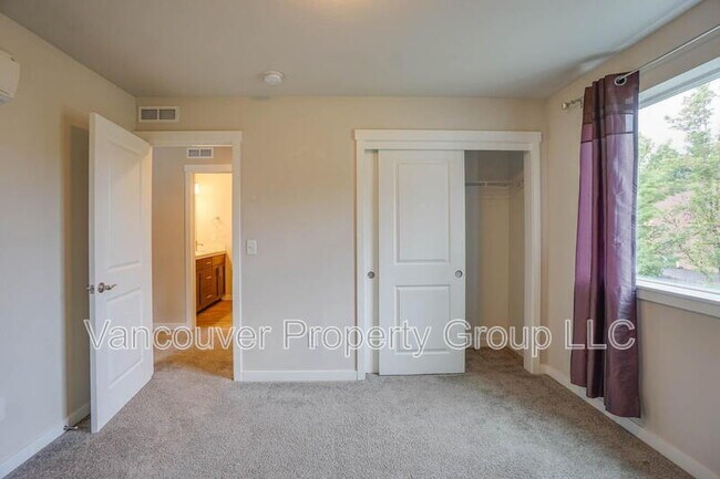Building Photo - 2904 NE 161st Ct