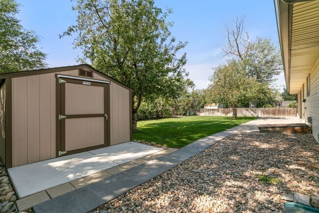 Building Photo - 390 Knotty Pl