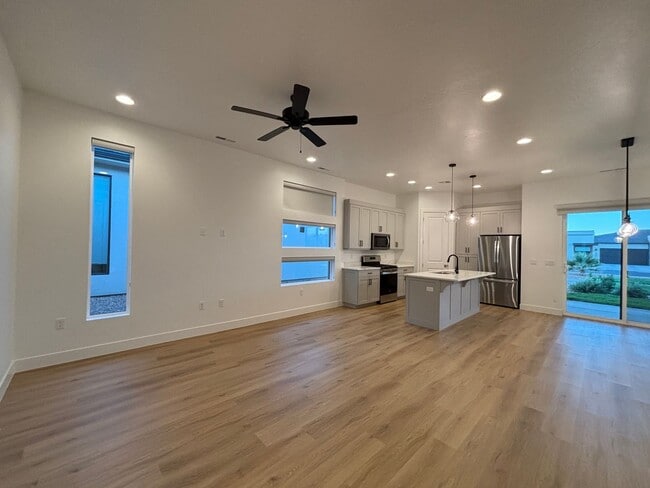 Building Photo - SPACIOUS PATIO HOME FOR RENT!