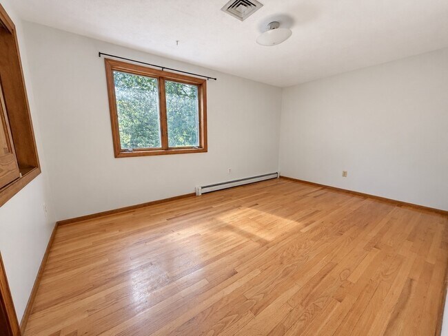 Building Photo - 39 Ingleside Rd
